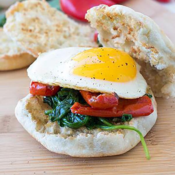 roasted-pepper-egg-spinach-english-muffin
