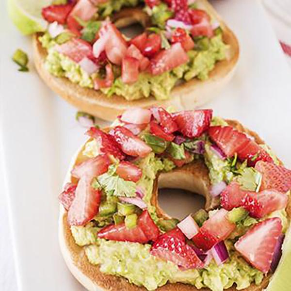 strawberry-avocado-salsa-bagel